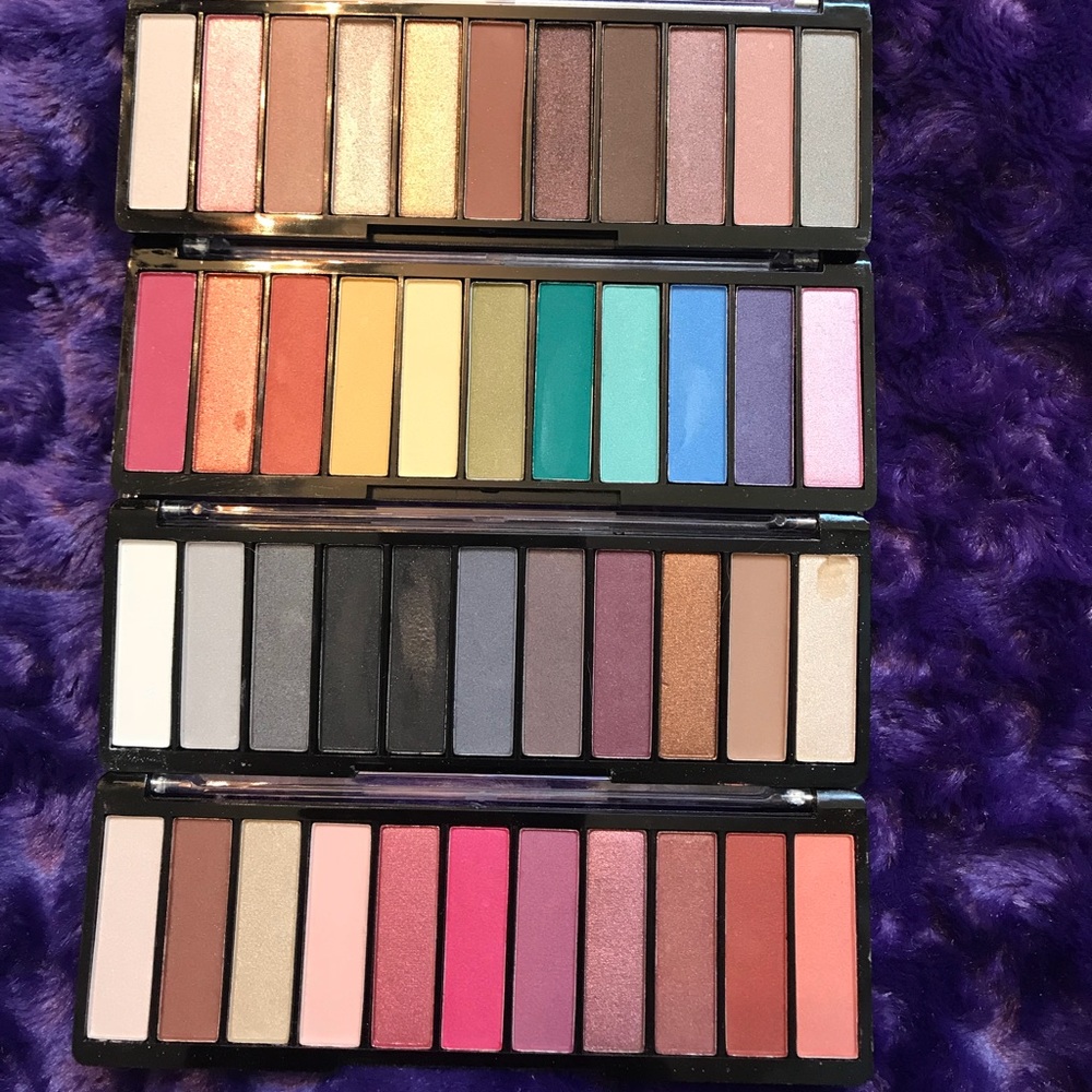 4 eyeshadow palettes